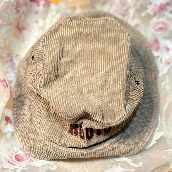 3/$10⚡️Roots Tan Corduroy Bucket Hat - Picture 4 of 7